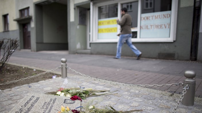 Ein Gedenkstein vor dem Kiosk in dem Mehmet Kubasik erschossen wurde