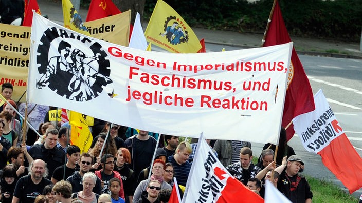 Demonstranten protestieren  in Dortmund gegen Rechtsextremismus