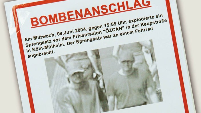 Ein Flugblatt der Polizei zeigt zwei Fotos einer Überwachungskamera, auf denen die mutmasslichen Täter des sog. "Nagelbombenattentats" in Köln-M lheim abgebildet sind.