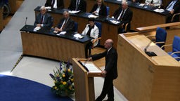 Rita Süßmuth lauscht der Rede von Norbert Lammert