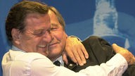 Gerhard Schröder umarmt Wolfgang Clement 