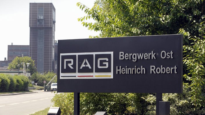 RAG-Hinweistafel vor dem Bergwerk Ost in Hamm