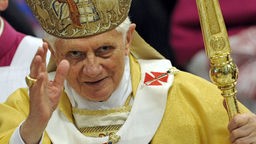 Nimm die Seligsprechung vor: Papst Benedikt XVI.