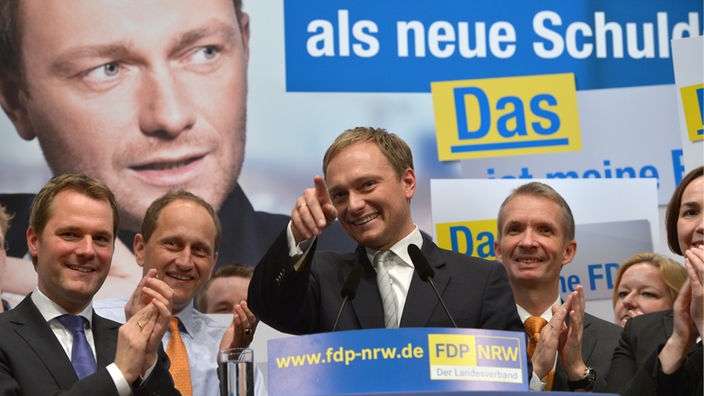 Christian Lindner mit Parteifreunden auf dem FDP-Parteitag