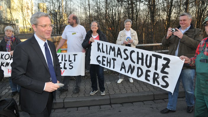 Norbert Röttgen im Gespräch mit Kohlekraftwerksgegnern