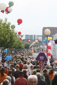 Besucher des Bürgerfestes in Düsseldorf