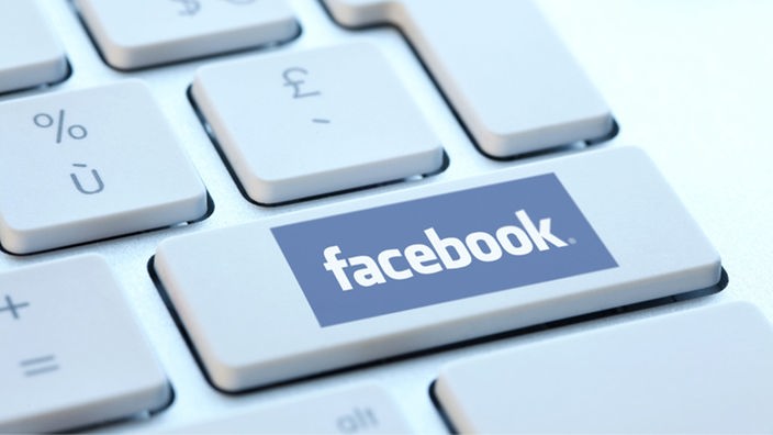 Tastatur mit Facebook Symbol