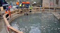 Mit Grundwasser gefülltes Becken an der Einsturzstelle des Kölner Stadtarchivs