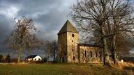 Ruine der Kirche des ehemaligen Dorfes Wollseifen in der Eifel; Rechte: dpa