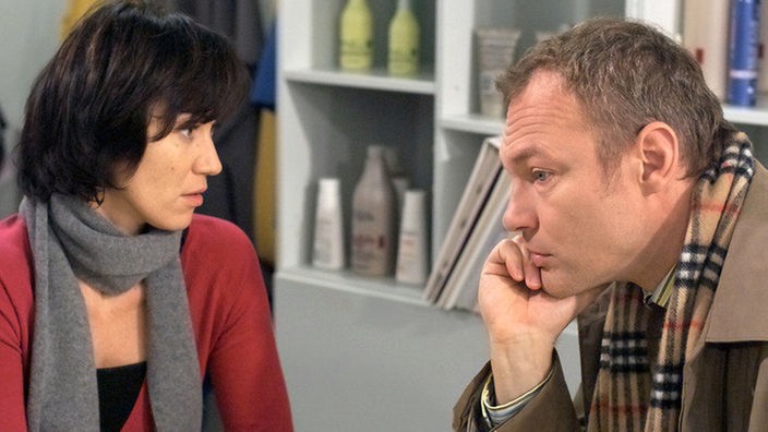 Christian (Klaus Nierhoff) und Urszula (Anna Nowak) rätseln, warum sich Urszulas Tochter Irina noch immer so abweisend verhält.