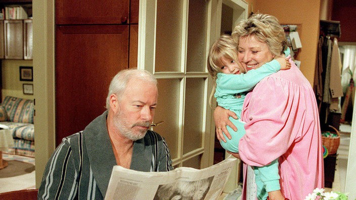 Erich (Bill Mockridge) geht Helgas (Marie-Luise Marjan) permanente Bemutterung von Enkelin Lea auf die Nerven.
