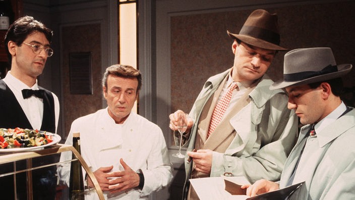 Paolo (Sigo Lorfeo, links) und Enrico (Guido Gagliardi) sind wenig erfreut über den erneuten Besuch der Mafia.