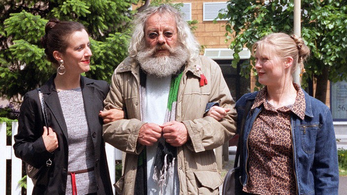 Wiedersehen macht Freude: Beate (Susanne Gannott, links), aus Italien zurück gekehrt, trifft auf ihre alten Weggefährten Harry (Harry Rowohlt) und Tanja (Sybille Waury).