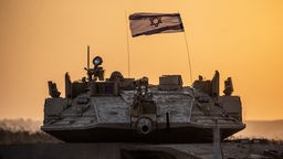 Panzer mit israelischer Flagge