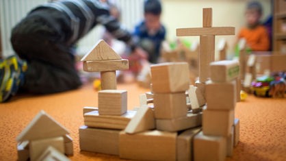 Kirche aus Bauklötzen im Kindergarten