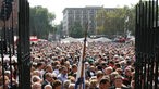 Die Menschenmenge beim Verlassen des Kölner Doms