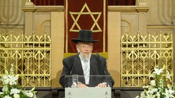 Rabbi Dayan Chanoch Ehrentreu in Synagoge