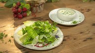 Das Bild zeigt das fertige Gericht: Blattsalat