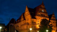 Das Bielefelder Rathaus bei Nacht