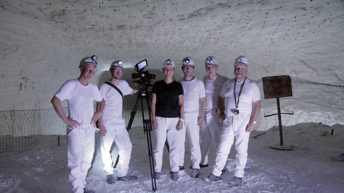 Gruppenbild Team in einem Salzbergwerk