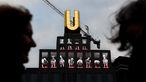Videoprojektion von Tauben auf dem "Dortmunder U" 