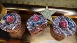Schokoladenmuffins mit Beeren