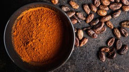 Kakaopulver und -bohnen