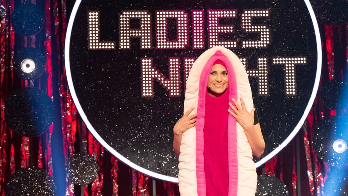 Mit dabei: Antonia Stabinger performt in ihrem Vulva-Kostüm auf der Ladies Night Bühne.
