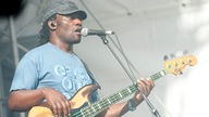 Der Bassist bei Nneka