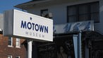 Heute erinnert ein Museum, dass hier zu sehen ist, an die großen Zeiten des Motown Labels von Detroit unter der damaligen Leitung von Berry Gordy in den 60er Jahren.