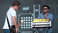 Zwei Musiker kommunizieren mithilfe ihrer Instrumente
