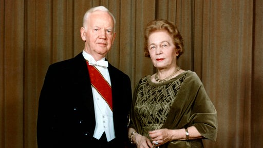 Bundespräsident Heinrich Lübke mit seiner Ehefrau Wilhelmine Lübke (1968).