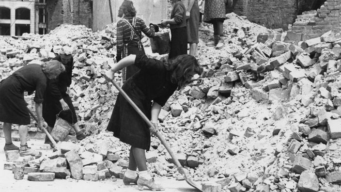 Trümmerfrauen 1945 in Berlin