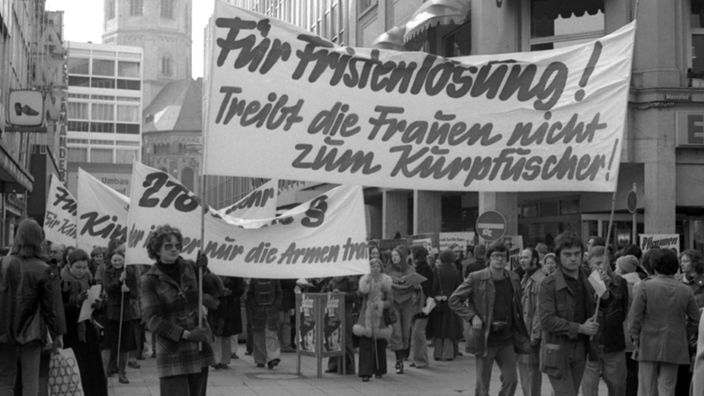Frauen demonstrieren in Bonn gegen den Abtreibungsparagrafen 218, Aufnahme vom 15.2.1975
