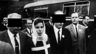 7.11.68: Beate Klarsfeld bei ihrer Verhaftung 