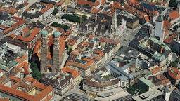Das Zentrum der bayerischen Landeshauptstadt München mit der Frauenkirche, dem historischen Rathaus und dem Marienplatz