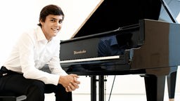 Der österreichische Pianist Aaron Pilsan