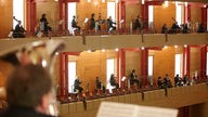 Gipfelstürmer: WDR-Sinfoniker spielen mit- und übereinander