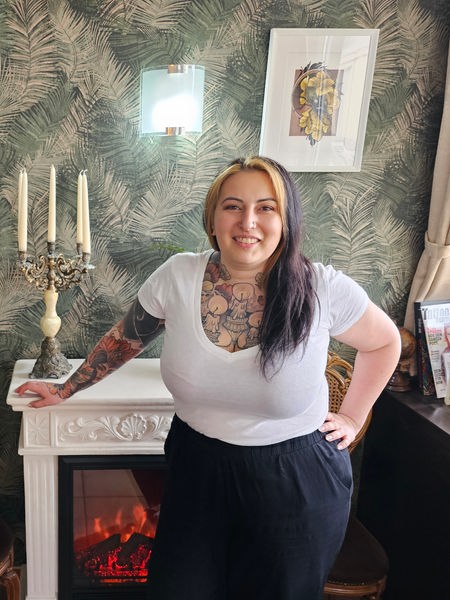 Katja Baranowski sticht ehrenamtlich Organspende-Tattoos in Unna