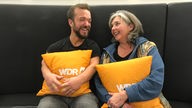 Mathias Mester gemeinsam mit Heike Knispel auf der WDR 4-Couch