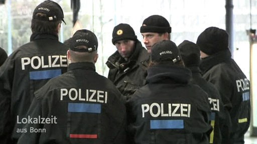 Polizisten am Bahnhof