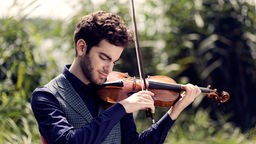 Emmanuel Tjeknavorian an der Geige