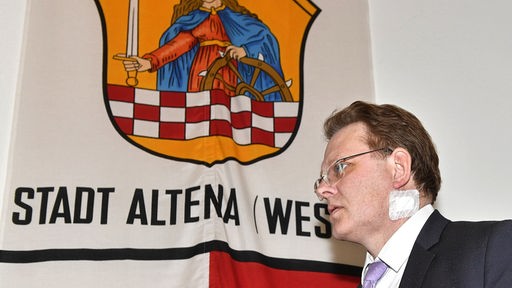 Andreas Hollstein vor Altena-Flagge