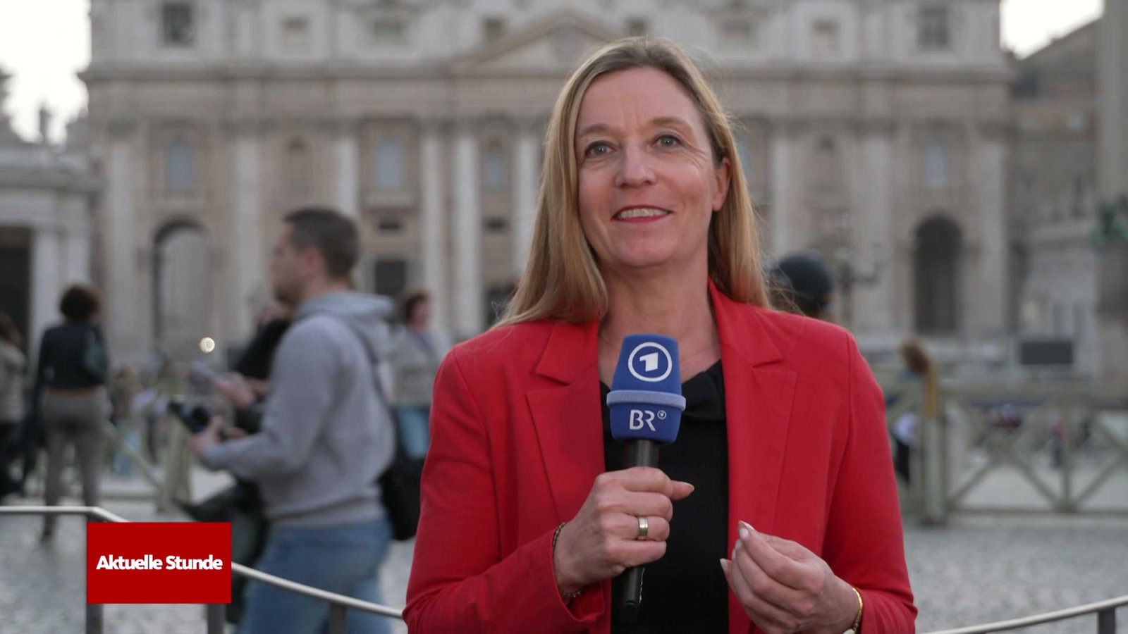 Anja Miller Auf Dem Petersplatz In Rom Aktuelle Stunde Sendungen A