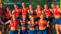 Norwegische Beachhandball-Mannschaft musste Strafe zahlen, weil die Sportlerinnen Shorts statt Bikinihosen trugen.