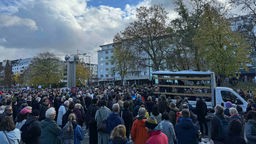 Friedensdemo in Köln: Die Straßen füllen sich