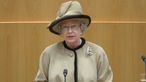 Queen Elizabeth II. spricht während ihres Staatsbesuches in Deutschland im Düsseldorfer Landtag