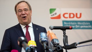 Armin Laschet, Ministerpräsident von NRW,  gibt nach Schließung der Wahllokale ein Statement ab