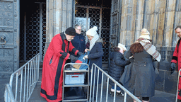 Kölner Dom wieder offen für Touristen