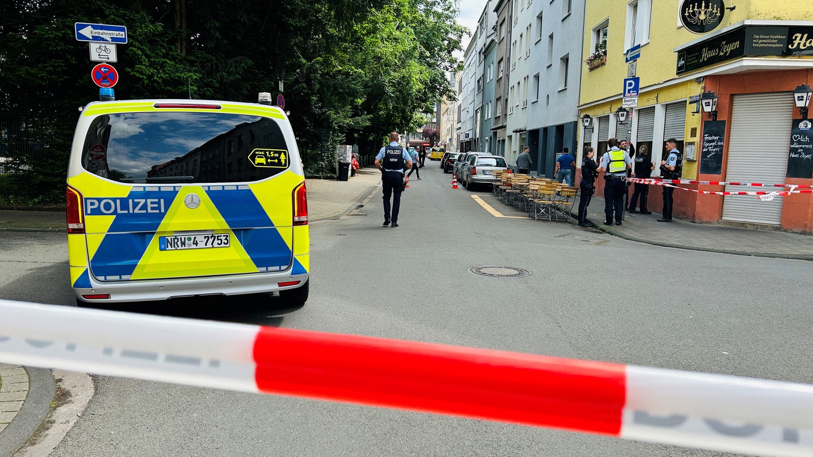 Köln Polizei schießt auf mit Messer bewaffnete Frau Rheinland